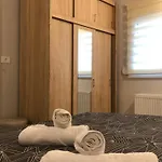 Poepoe アパート Tríkala