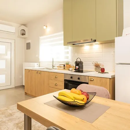 Poepoe アパート Tríkala